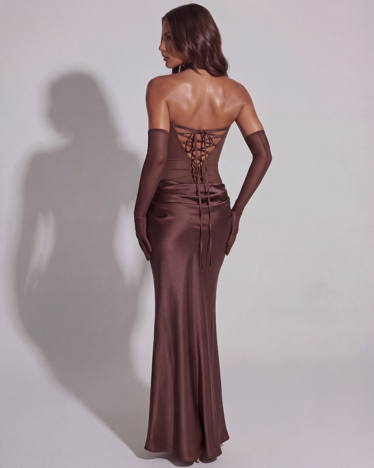 Vittoria — vestido en color marrón · Novah Collection [color:Marrón]